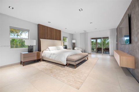 Купить виллу или дом в Халландейл-Бич, Флорида 6 спален, 552.68м2, № 1958318 - фото 25