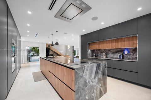 Купить виллу или дом в Халландейл-Бич, Флорида 6 спален, 552.68м2, № 1958318 - фото 6