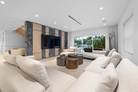 Купить виллу или дом в Халландейл-Бич, Флорида 6 спален, 552.68м2, № 1958318 - фото 4