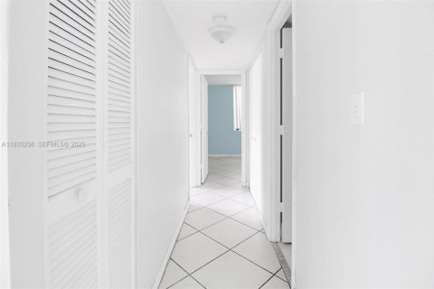 Copropriété à vendre à Miami, Floride: 2 chambres, 80.82 m2 № 1993336 - photo 12