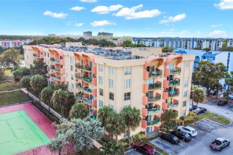 Copropriété à vendre à Miami, Floride: 2 chambres, 80.82 m2 № 1993336 - photo 4