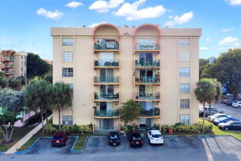 Copropriété à vendre à Miami, Floride: 2 chambres, 80.82 m2 № 1993336 - photo 1