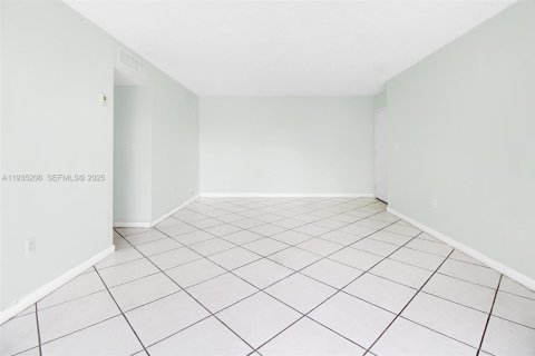 Copropriété à vendre à Miami, Floride: 2 chambres, 80.82 m2 № 1993336 - photo 14