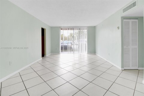 Copropriété à vendre à Miami, Floride: 2 chambres, 80.82 m2 № 1993336 - photo 13