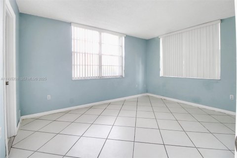 Copropriété à vendre à Miami, Floride: 2 chambres, 80.82 m2 № 1993336 - photo 8