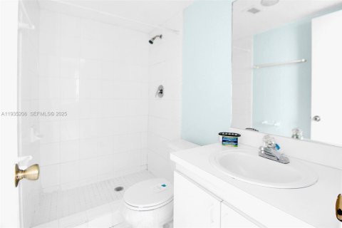 Copropriété à vendre à Miami, Floride: 2 chambres, 80.82 m2 № 1993336 - photo 10