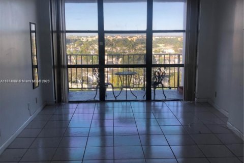 Condo in Hallandale Beach, Florida, 1 bedroom  № 1923631 - photo 11