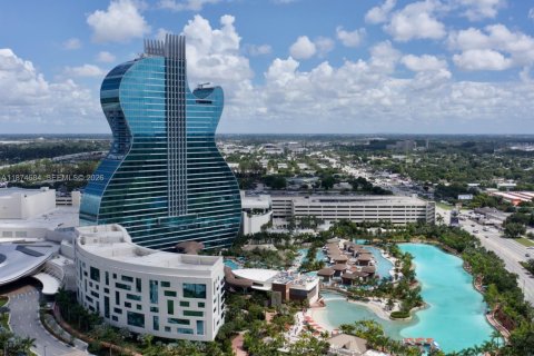 Condominio en venta en Hallandale Beach, Florida, 1 dormitorio, 85.01 m2 № 1923631 - foto 23