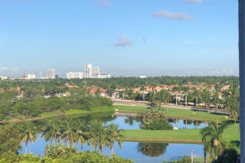Condo in Hallandale Beach, Florida, 1 bedroom  № 1923631 - photo 13