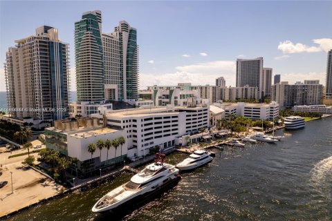 Condo in Hallandale Beach, Florida, 1 bedroom  № 1923631 - photo 5