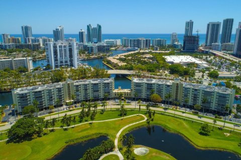 Condo in Hallandale Beach, Florida, 1 bedroom  № 1923631 - photo 3