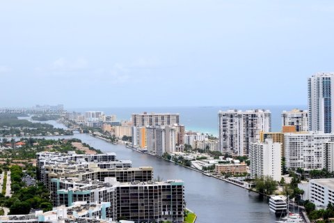 Condo in Hallandale Beach, Florida, 1 bedroom  № 1923631 - photo 16