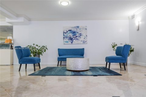 Condo in Hallandale Beach, Florida, 1 bedroom  № 1923631 - photo 8