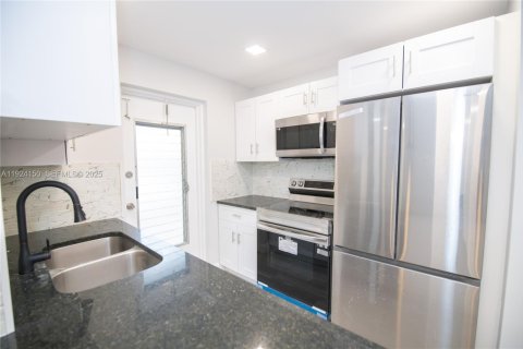 Copropriété à louer à Coral Springs, Floride: 2 chambres, 87.79 m2 № 1982221 - photo 7