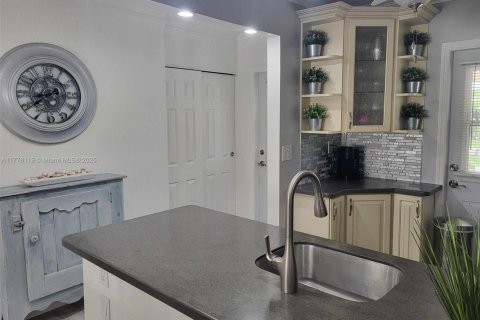 Copropriété à vendre à Lauderdale Lakes, Floride: 2 chambres, 87.7 m2 № 1978399 - photo 11