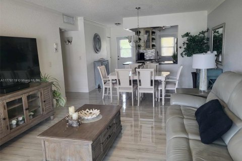 Copropriété à vendre à Lauderdale Lakes, Floride: 2 chambres, 87.7 m2 № 1978399 - photo 2