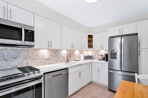 Condo à Hallandale Beach, Floride, 2 chambres  № 2051494