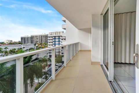 Copropriété à louer à Hallandale Beach, Floride: 2 chambres, 102.19 m2 № 2051494 - photo 11