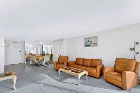 Copropriété à louer à Hallandale Beach, Floride: 2 chambres, 102.19 m2 № 2051494 - photo 5