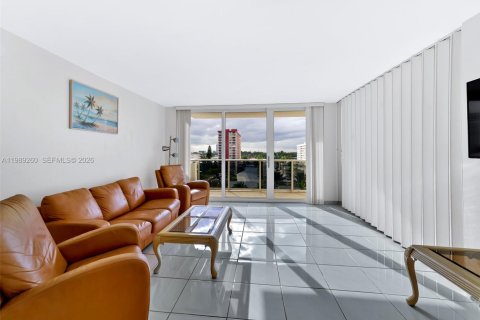 Copropriété à louer à Hallandale Beach, Floride: 2 chambres, 102.19 m2 № 2051494 - photo 4