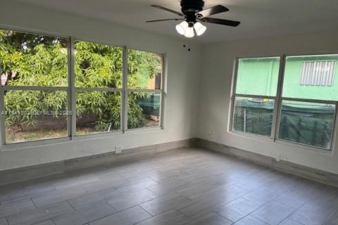 Villa ou maison à louer à Fort Lauderdale, Floride: 3 chambres № 2008929 - photo 2