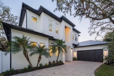 House in Sarasota, Florida 5 bedrooms, 311.78 sq.m. № 2150278 - photo 3