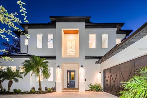 House in Sarasota, Florida 5 bedrooms, 311.78 sq.m. № 2150278 - photo 2