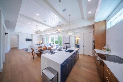 House in Sarasota, Florida 5 bedrooms, 311.78 sq.m. № 2150278 - photo 20