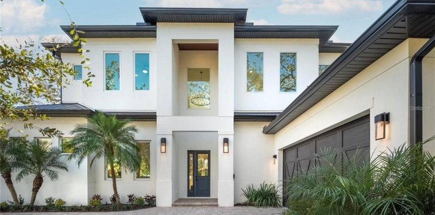 House in Sarasota, Florida 5 bedrooms, 311.78 sq.m. № 2150278