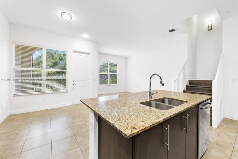 Купить таунхаус в Пемброк-Пайнс, Флорида 3 спальни, 179.49м2, № 2024670 - фото 8