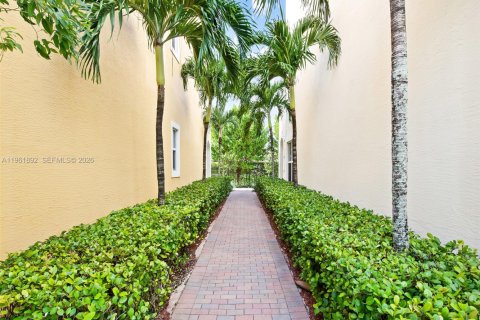 Купить таунхаус в Пемброк-Пайнс, Флорида 3 спальни, 179.49м2, № 2024670 - фото 23