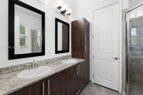 Купить таунхаус в Пемброк-Пайнс, Флорида 3 спальни, 179.49м2, № 2024670 - фото 12