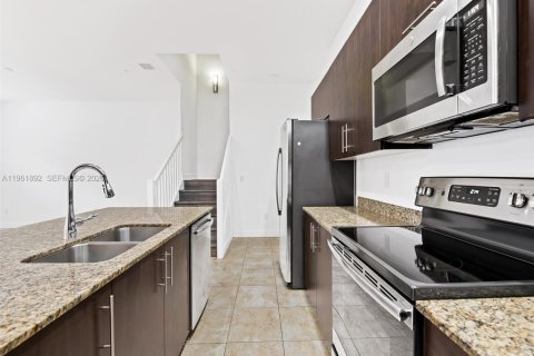 Купить таунхаус в Пемброк-Пайнс, Флорида 3 спальни, 179.49м2, № 2024670 - фото 6