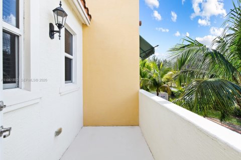 Купить таунхаус в Пемброк-Пайнс, Флорида 3 спальни, 179.49м2, № 2024670 - фото 15