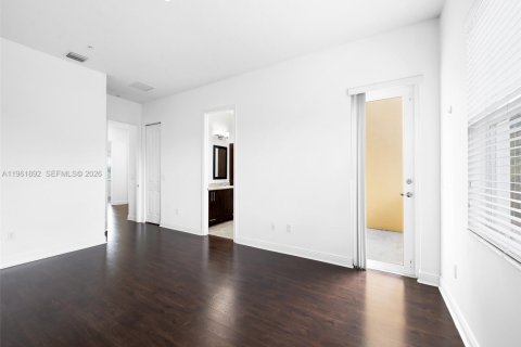 Купить таунхаус в Пемброк-Пайнс, Флорида 3 спальни, 179.49м2, № 2024670 - фото 11