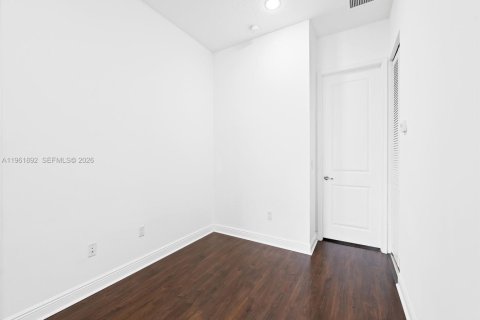 Купить таунхаус в Пемброк-Пайнс, Флорида 3 спальни, 179.49м2, № 2024670 - фото 21