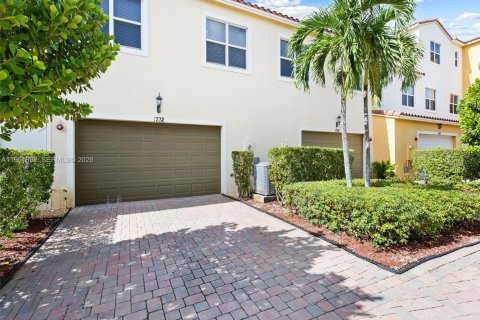 Купить таунхаус в Пемброк-Пайнс, Флорида 3 спальни, 179.49м2, № 2024670 - фото 24