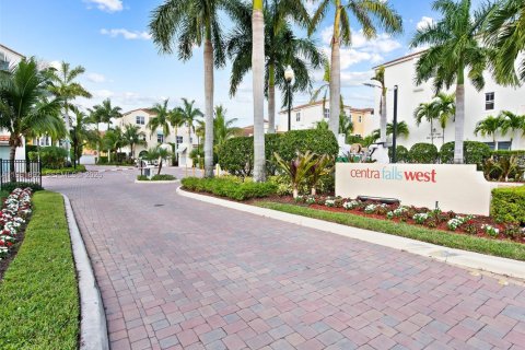 Купить таунхаус в Пемброк-Пайнс, Флорида 3 спальни, 179.49м2, № 2024670 - фото 27