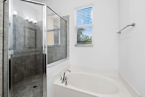 Купить таунхаус в Пемброк-Пайнс, Флорида 3 спальни, 179.49м2, № 2024670 - фото 13