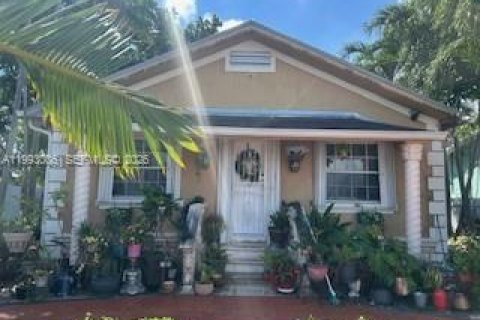 Propiedad comercial en Miami, Florida 1 dormitorio, 108.7 m2 № 2057049