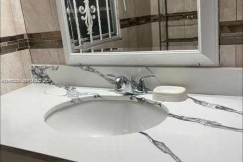 Propiedad comercial en alquiler en Miami, Florida, 1 dormitorio, 108.7 m2 № 2057049 - foto 7