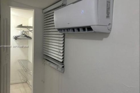 Propiedad comercial en alquiler en Miami, Florida, 1 dormitorio, 108.7 m2 № 2057049 - foto 8