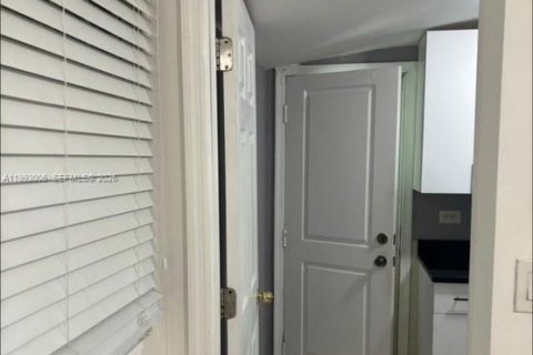 Propiedad comercial en alquiler en Miami, Florida, 1 dormitorio, 108.7 m2 № 2057049 - foto 6