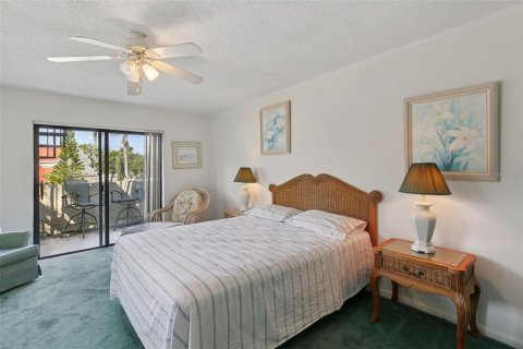 Condo in Palm Harbor, Florida, 2 bedrooms  № 1854577 - photo 14