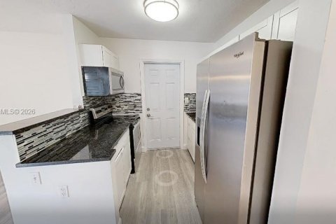 Купить виллу или дом в Форт-Лодердейл, Флорида 2 спальни, 101.26м2, № 2008438 - фото 12