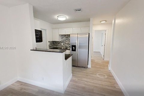 Купить виллу или дом в Форт-Лодердейл, Флорида 2 спальни, 101.26м2, № 2008438 - фото 13