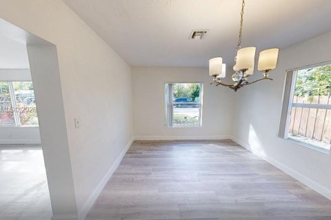 Купить виллу или дом в Форт-Лодердейл, Флорида 2 спальни, 101.26м2, № 2008438 - фото 15