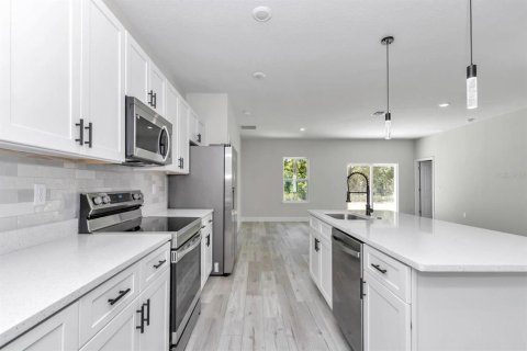 House in Poinciana, Florida 4 bedrooms, 163.97 sq.m. № 1846974 - photo 11