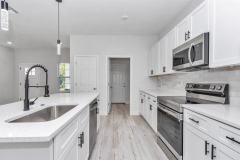 House in Poinciana, Florida 4 bedrooms, 163.97 sq.m. № 1846974 - photo 9