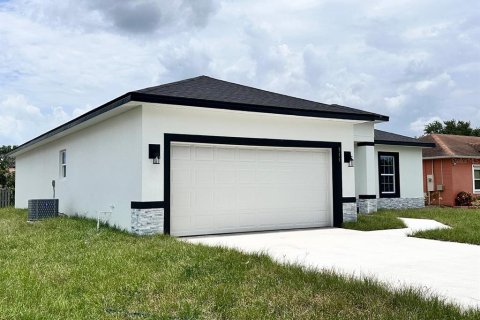 House in Poinciana, Florida 4 bedrooms, 163.97 sq.m. № 1846974 - photo 6